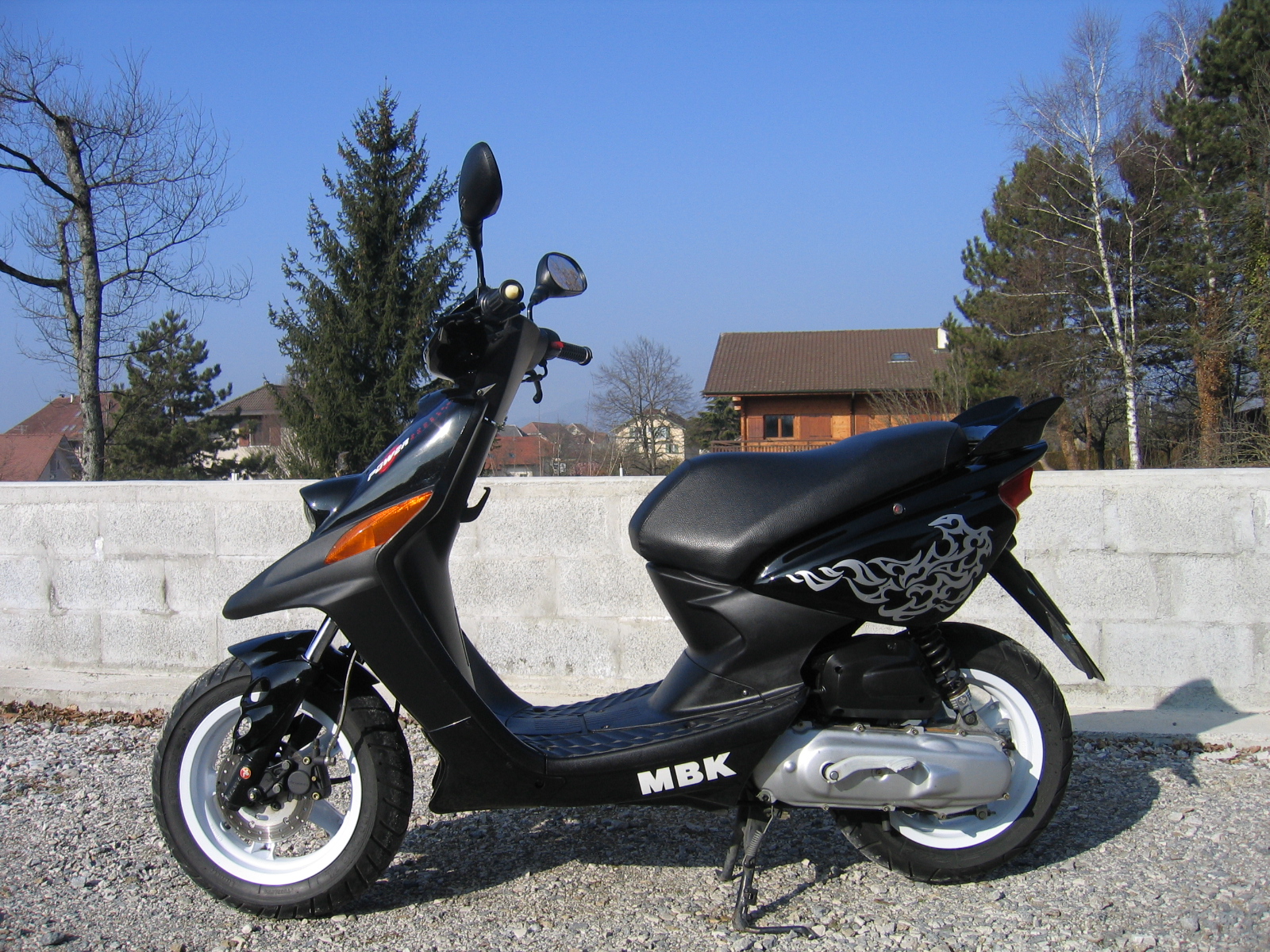 Annonce Motos Scooter 2 roues annecy booster power rocket.