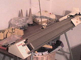 vend machine a tricoter singer double fonture avec nombreux accessoires plus table