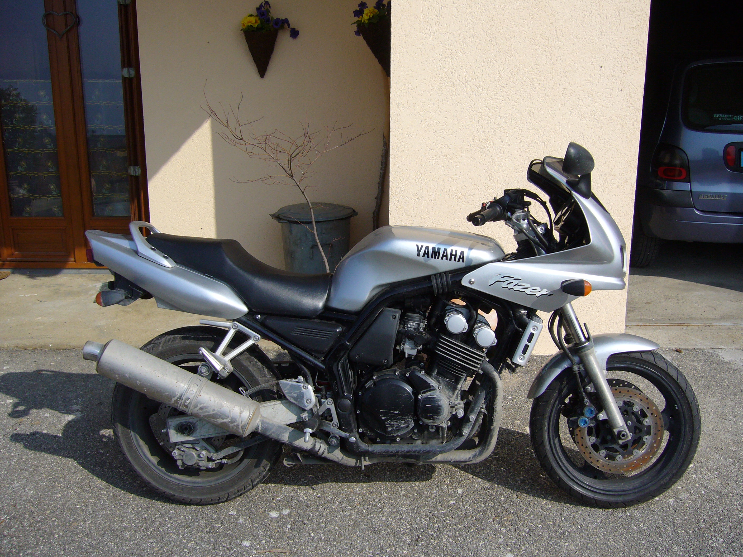 annee 2000 23000 kms gris metal tbe pneus neufs
