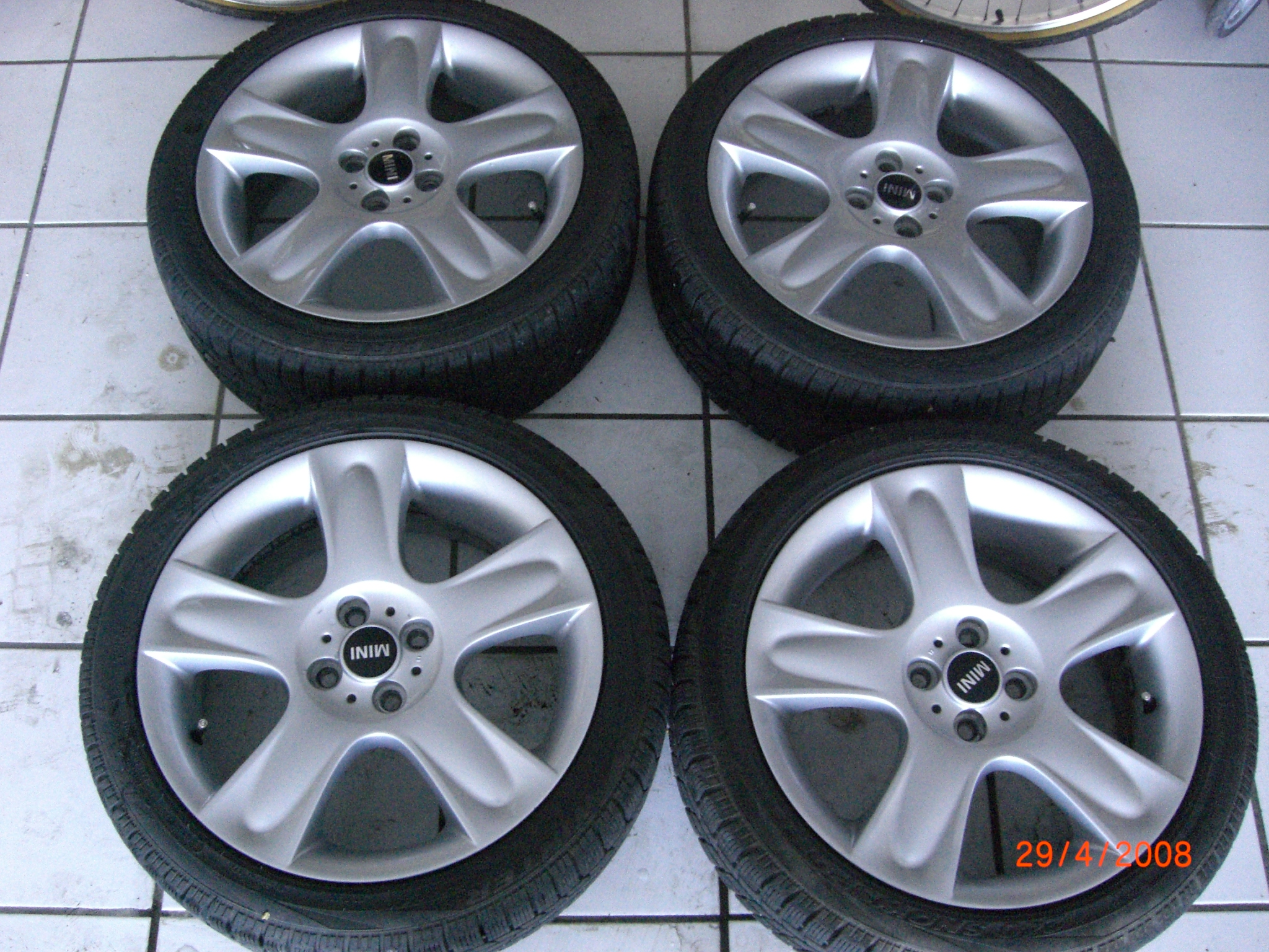 Annonce Accessoires Auto Moto annecy charvonnex vends jantes pneus hiver mi.