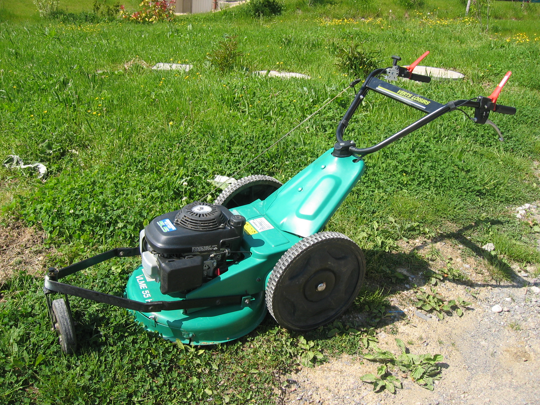 vert loisir moteur honda 5,5cv 160cc.
Largeur de coupe 51cm. Roue avant mobile.