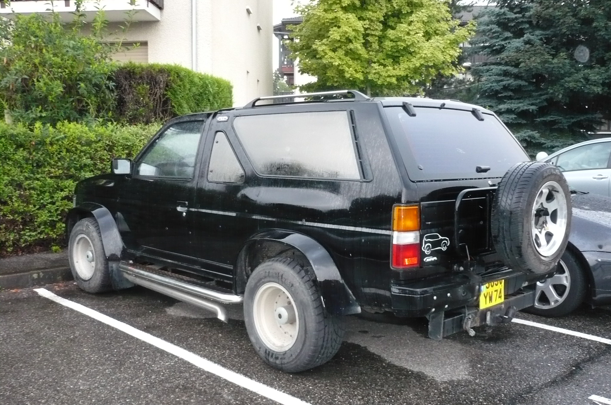 Vends tr�s beau 4x4 Nissan Terrano V6 Essence 17cv 139000km. An 91. Noir et chrome