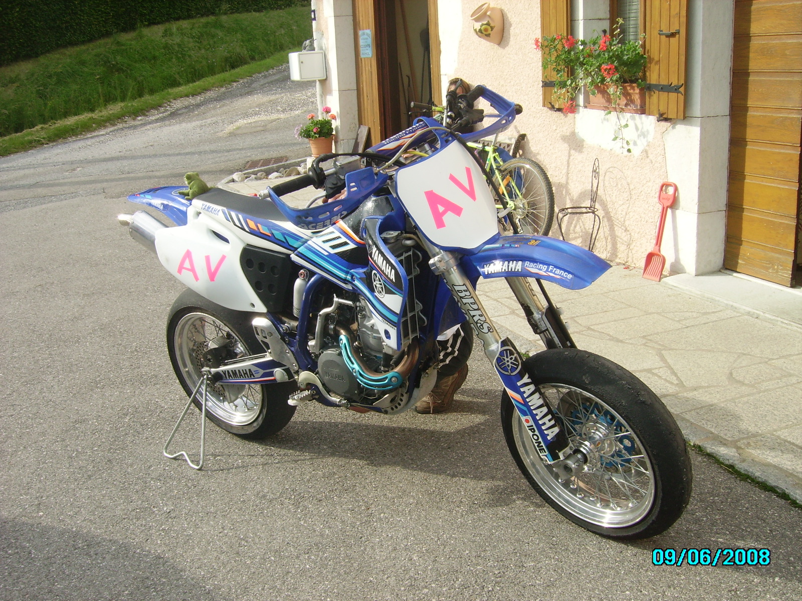 yamaha YZF 426 supermotard, ann�e 2000,B�ringer, Akront, entretien s�rieux (factures)