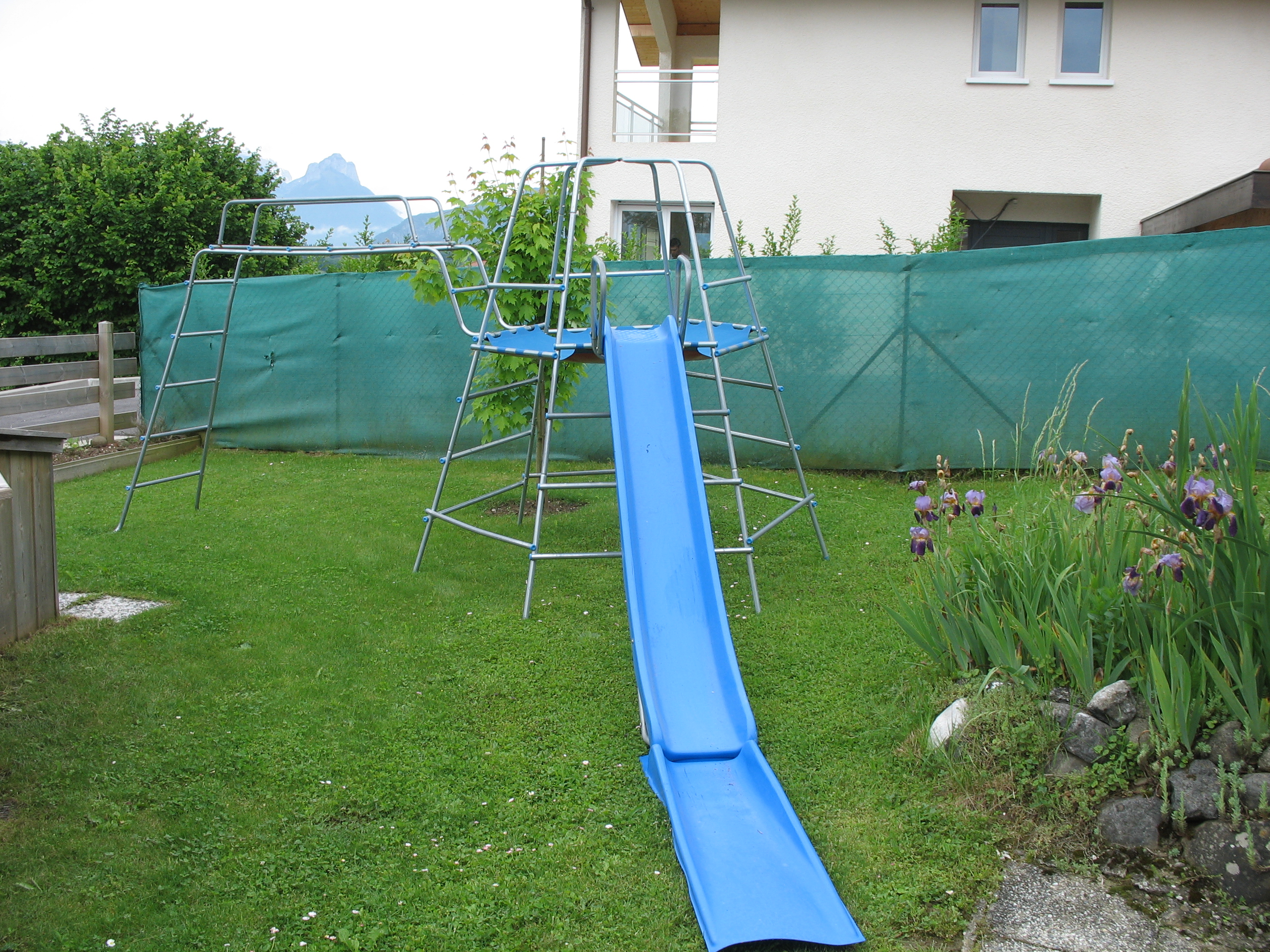 Annonce Enfants annecy saint martin bellevue vends jeux plein.