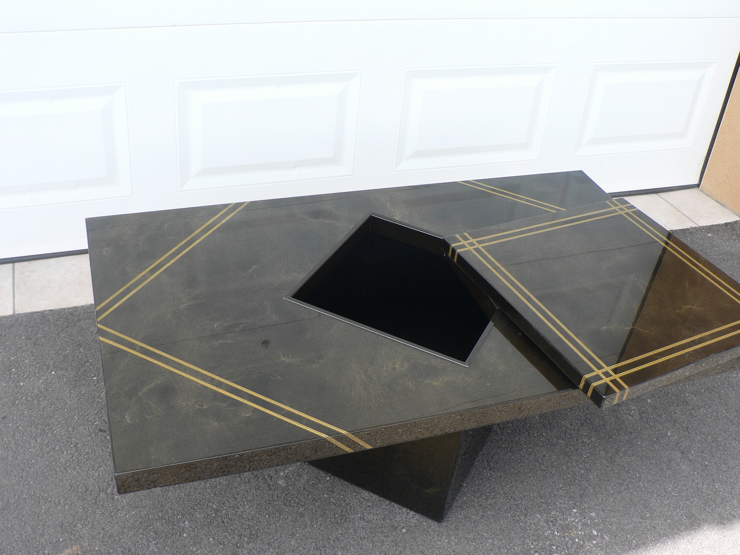 Annonce Meubles annecy evires table salon laque verte.