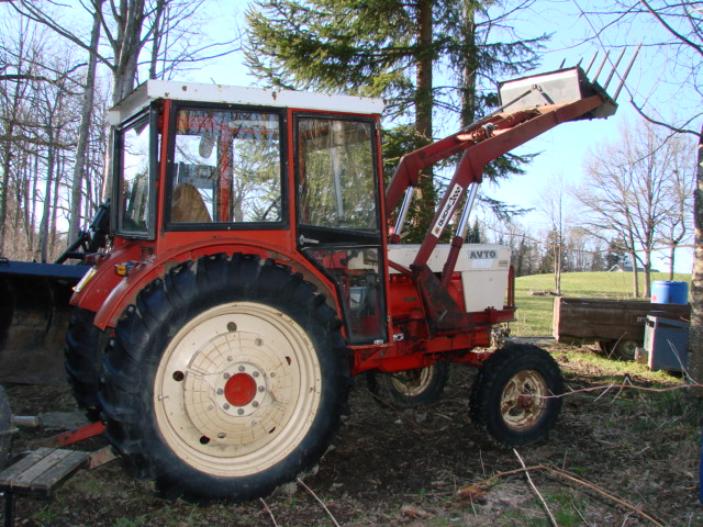 AVTO 2RM 55cv 1981,cabine, chargeur fumier+godet,direct. assist�e,2 prises hydro,prise de force,relevage,Bon �tat.