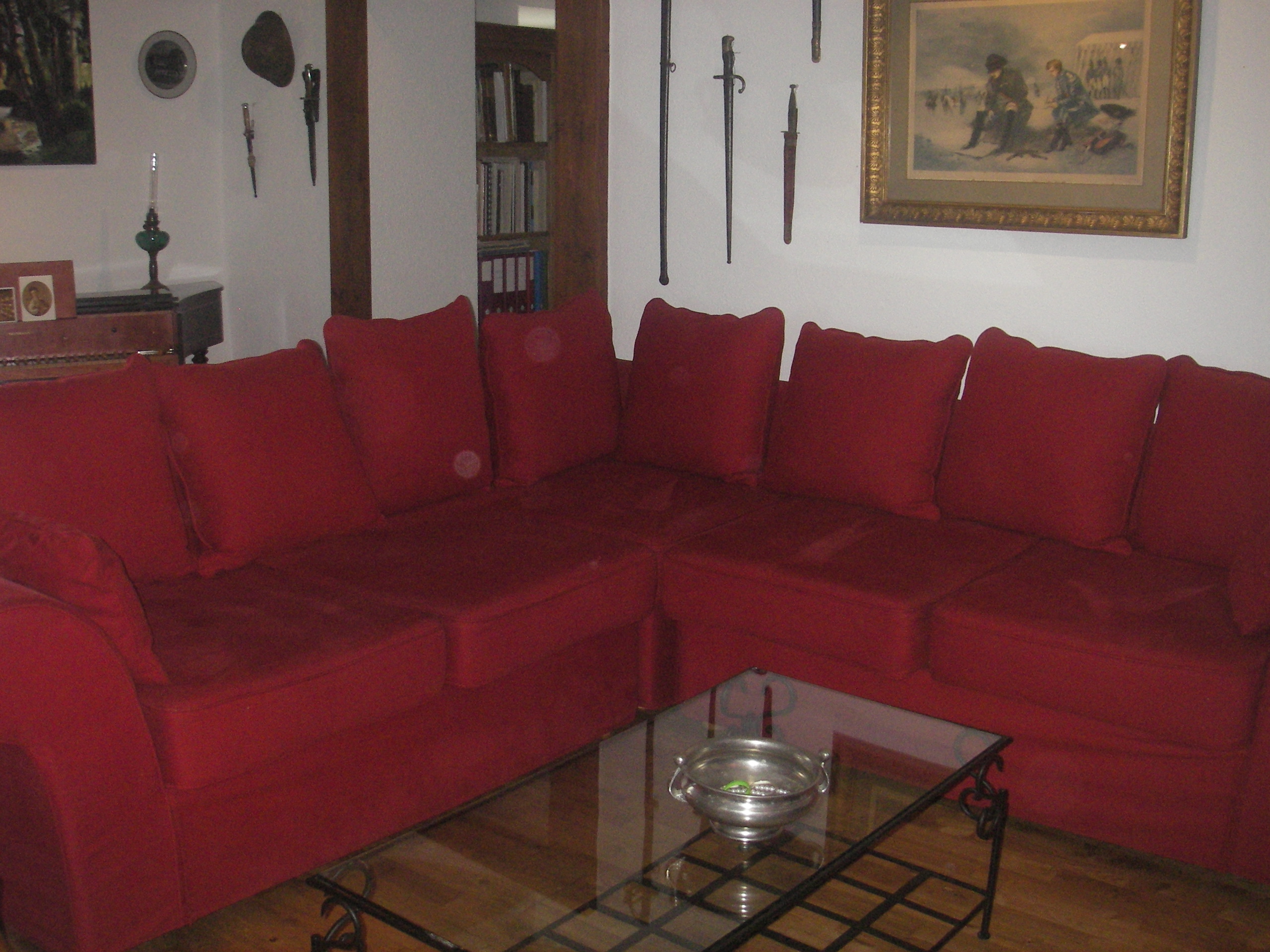 Annonce Meubles annecy groisy vends canape d angle rouge.