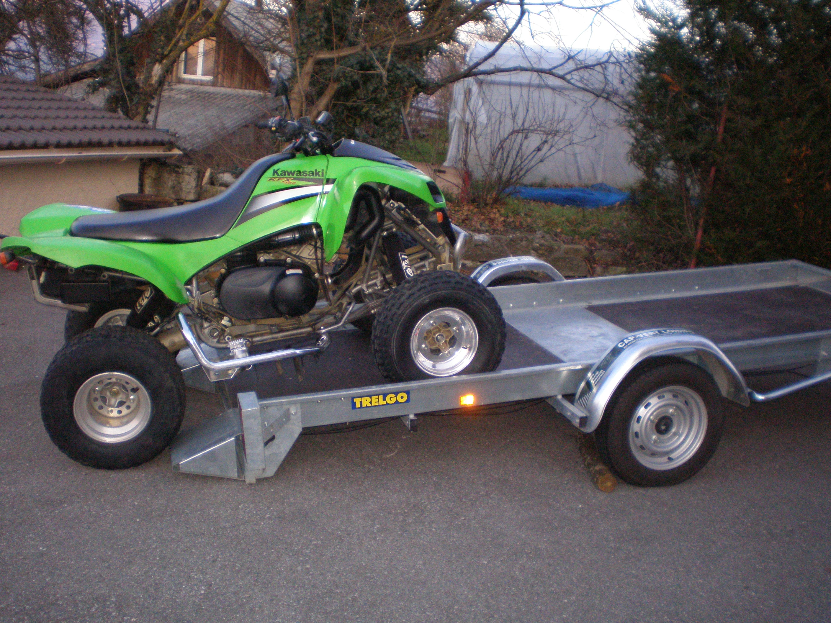 700 kawazaki 03/2006.nerfbar,bumper,4 pneus super quader+nbes pi�ces+remorque plateau quasi neuve servie 2 fois.
8000�