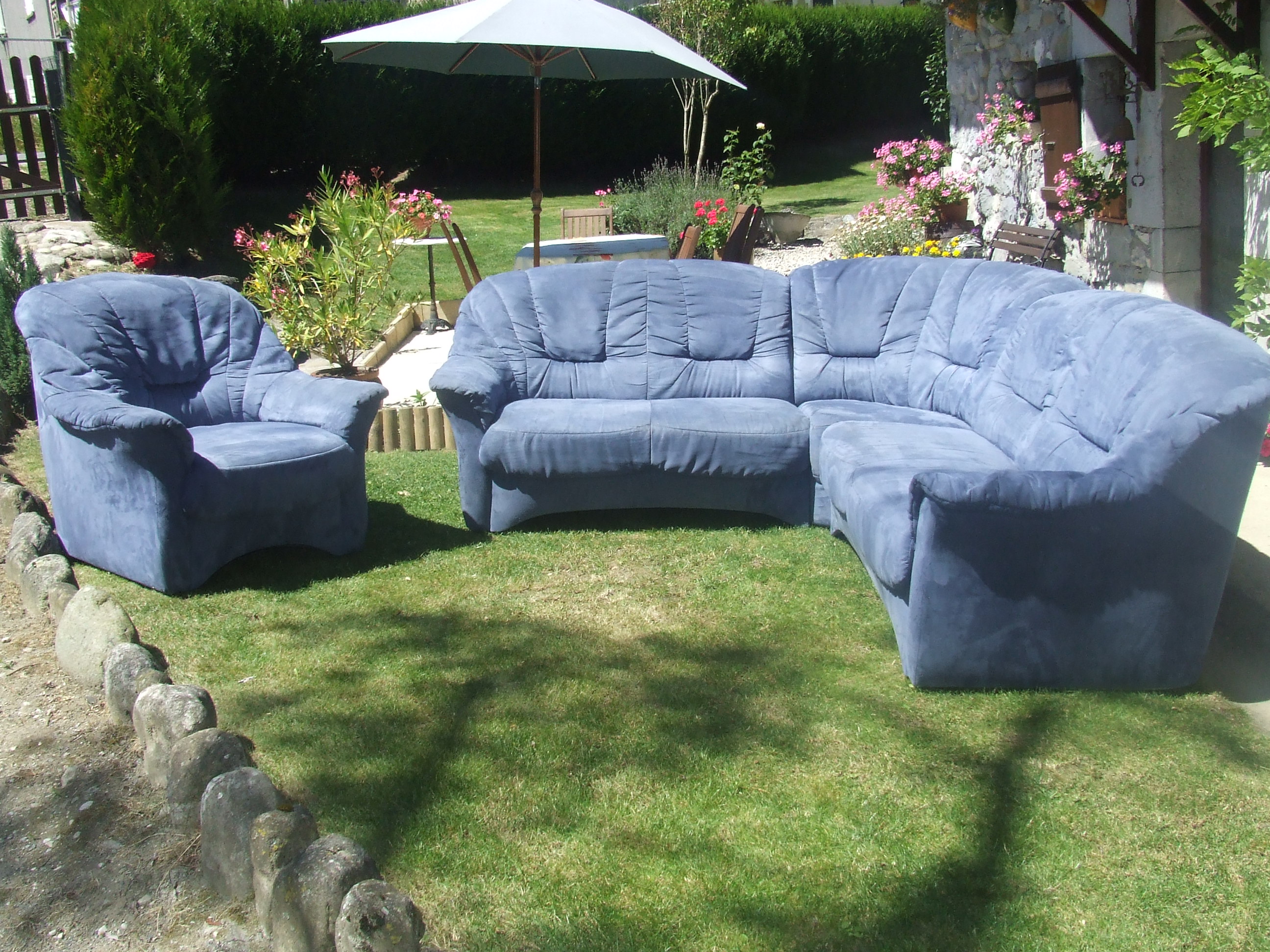 Annonce Meubles annecy vends canape d angle.